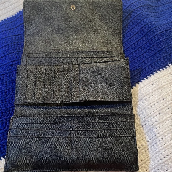 Gues wallet - Picture 2 of 3